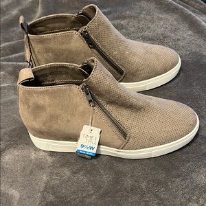 Time and Tru Women's Taupe Sneakers